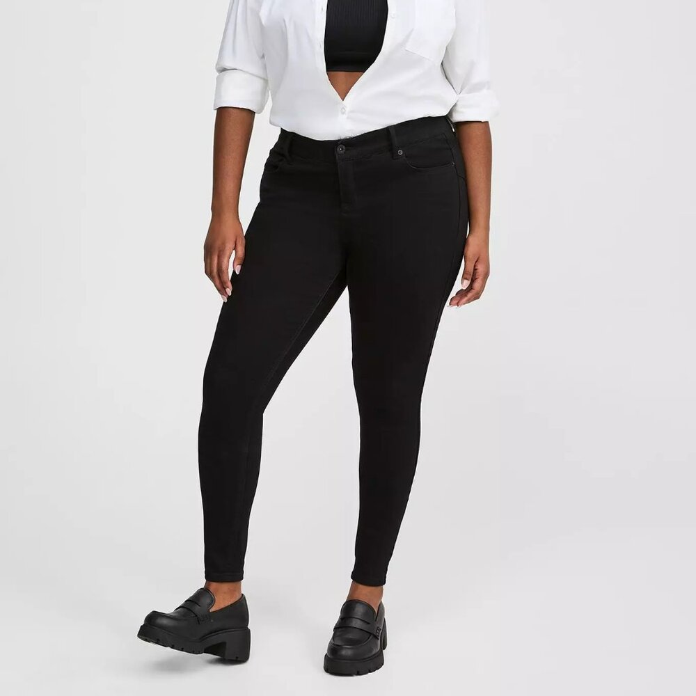 NWT TORRID Bombshell Premium Stretch Skinny Jean Size 22